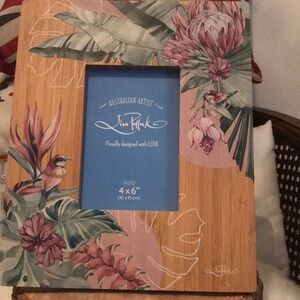 Australia Artist Lisa Polluck  picture frame 4x6, beautiful wood with design.